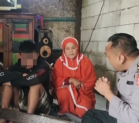 Ingat Ilham Bocah Perokok Asal Sukabumi Kini Kakinya di Pasung Selama 3 Tahun, Untung Ada Polisi Baik Akan Dibawa Berobat