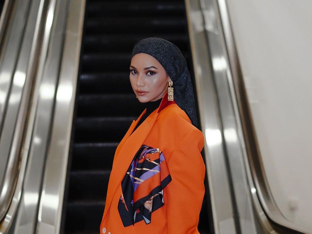 Blazer Pumpkin Oranye yang Memukau