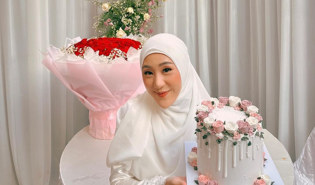 Hijab Putih Menutup dada<br>