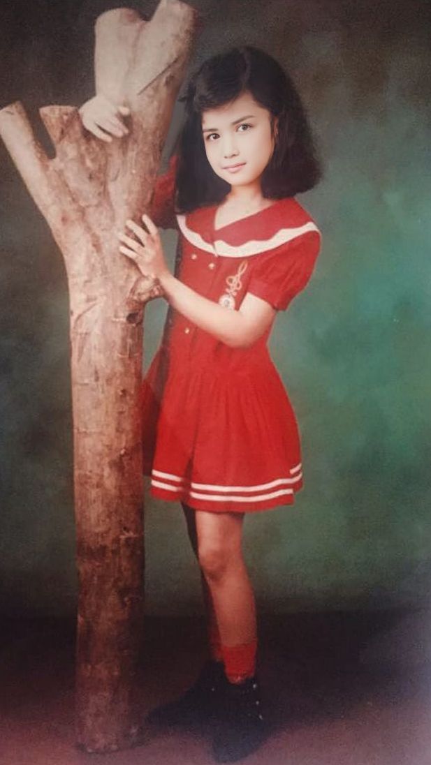 Anak Perempuan di Foto Ini Sekarang Jadi Pesinetron, Dapat Julukan si Ratu Antagonis, Coba Tebak?