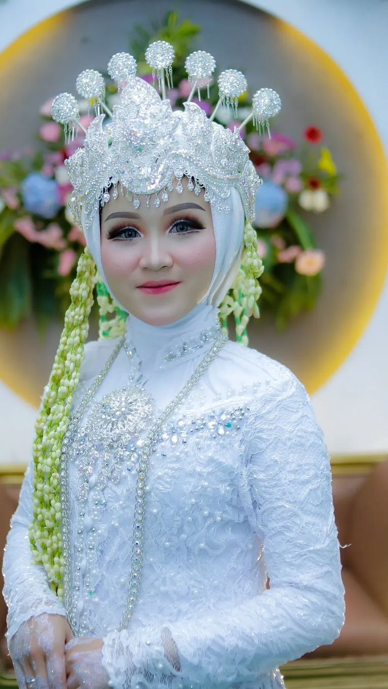 MUA Atasi Makeup Luntur Saat Akad Nikah Hanya dengan Es Batu