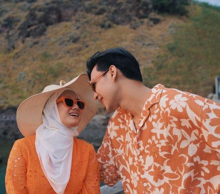 Inspirasi Couple Look dari Pasangan Dinda Hauw dan Rey Mbayang