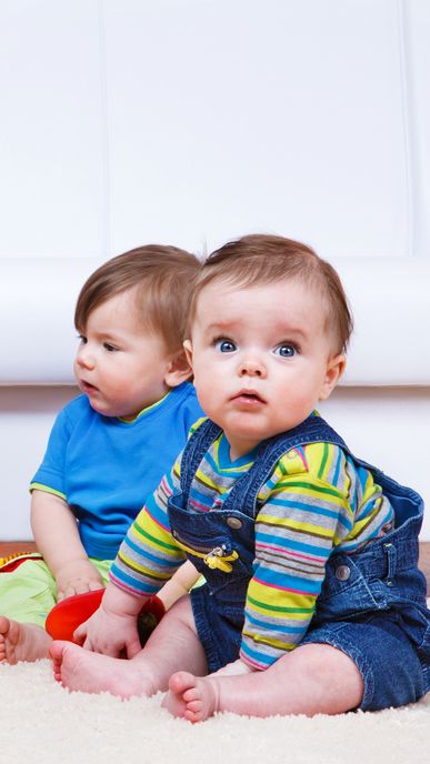 3 Cara Stimulasi Bayi Duduk & Ketahui Usia yang Pas Si Kecil Bisa Duduk