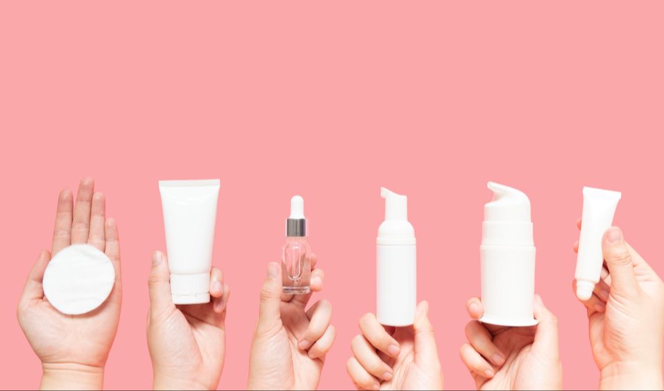 Berbagai produk skincare dari dalam maupun luar negeri telah Riska coba, namun belum ada produk dengan formula tepat yang bisa mengatasi kulit sensitif nya dari kemerahan dan iritasi.