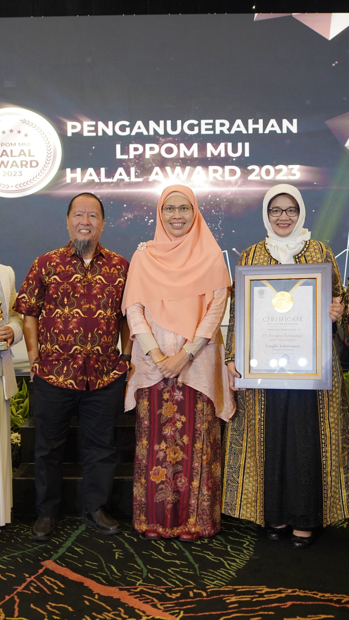 PT Paragon Sabet Tiga Penghargaan di Halal Award LPPOM MUI 2023