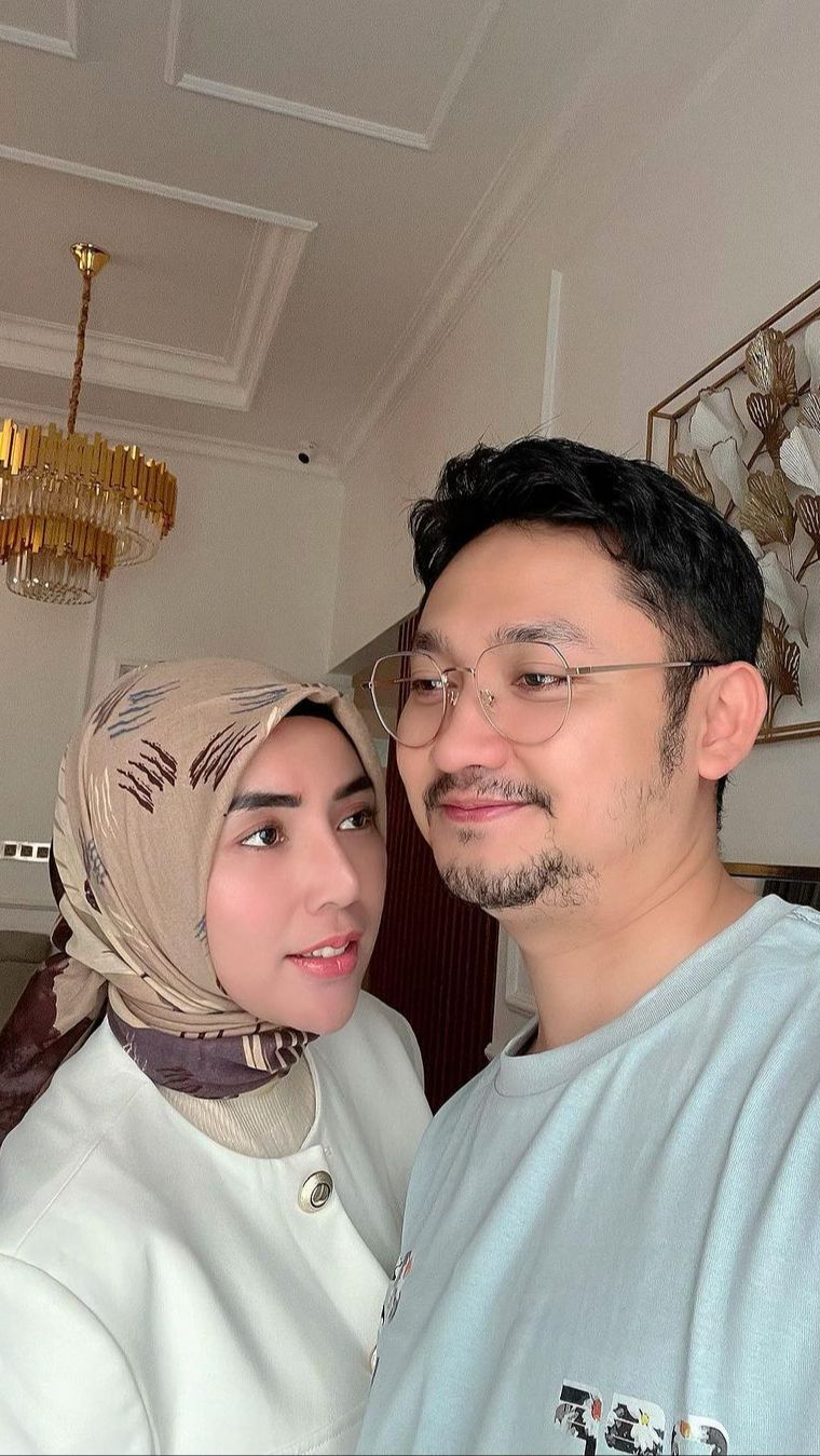Potret Nurul Kamaria Istri Angga Wijaya yang Dijulidin Tua oleh Warganet, Sang Suami Murka