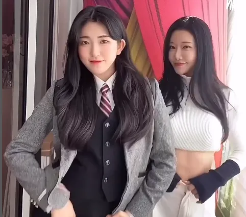 Viral Wanita 50 Tahun Rasa ABG Idol Korea, Awet Muda Bak Kembar dengan Anaknya