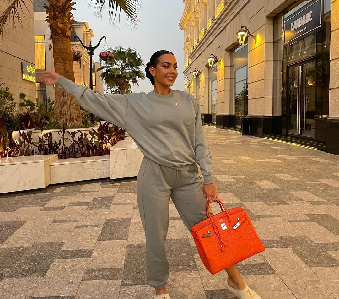 Deretan Foto Georgiana Rodriguez dan Koleksi Tas Mewahnya