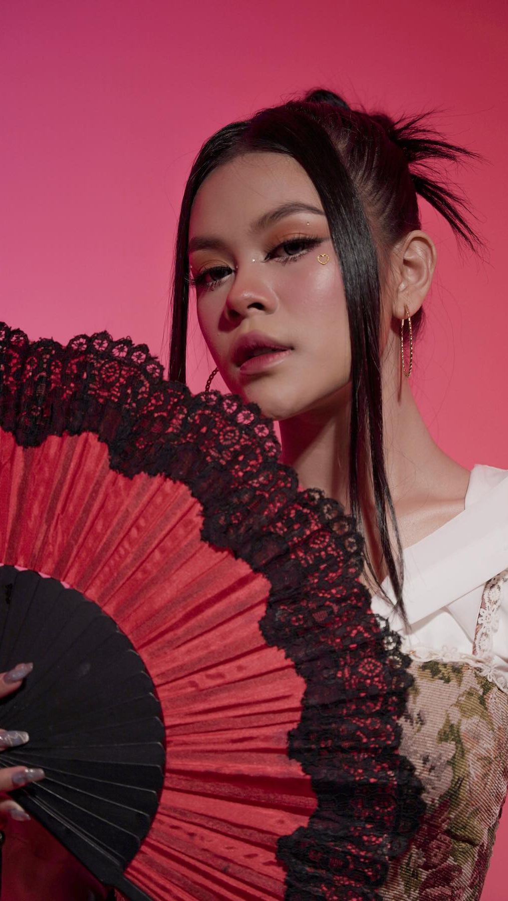 Dulu Tinggal di Rumah Berdinding Bambu Beralas Tanah, Kini Hunian Artis Cantik Jebolan Liga Dangdut Ini Berubah Drastis!
