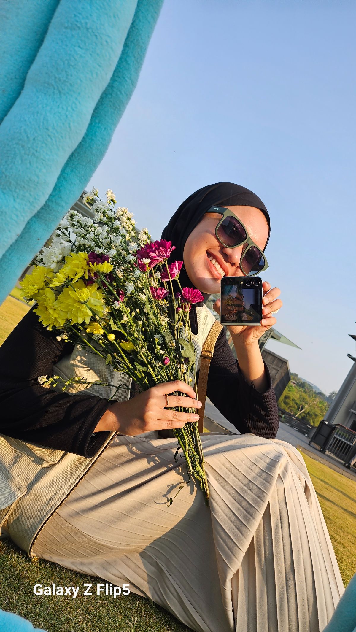 Review Galaxy Z Flip5: Makin Stylish Bikin Konten Mirror Selfie Pakai Cover Screen