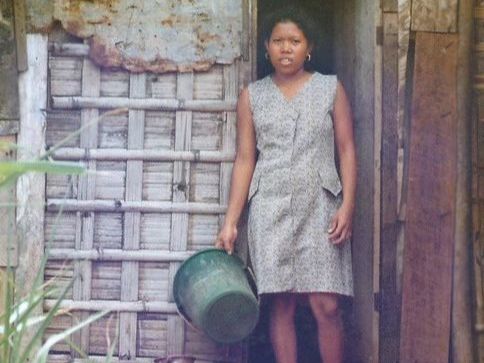 Potret Nostalgia Warga Jakarta di Pinggiran Sungai Tahun 1976, Warganet Salfok Bentuk WC 'Doyong'