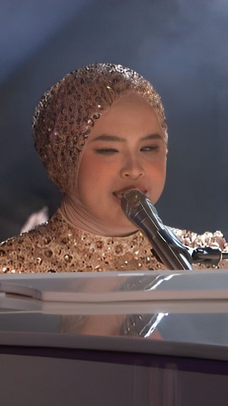 Potret Penampilan Putri Ariani di AGT 2023 yang Bikin Simon Cowell Takjub