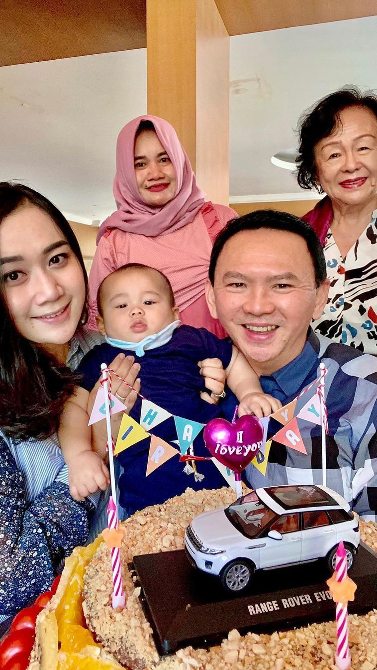 Punya Mantu Pejabat, Potret Ibunda Puput Nastiti Devi Mertua Ahok yang Selalu Tampil Sederhana, Kompak dengan Besan