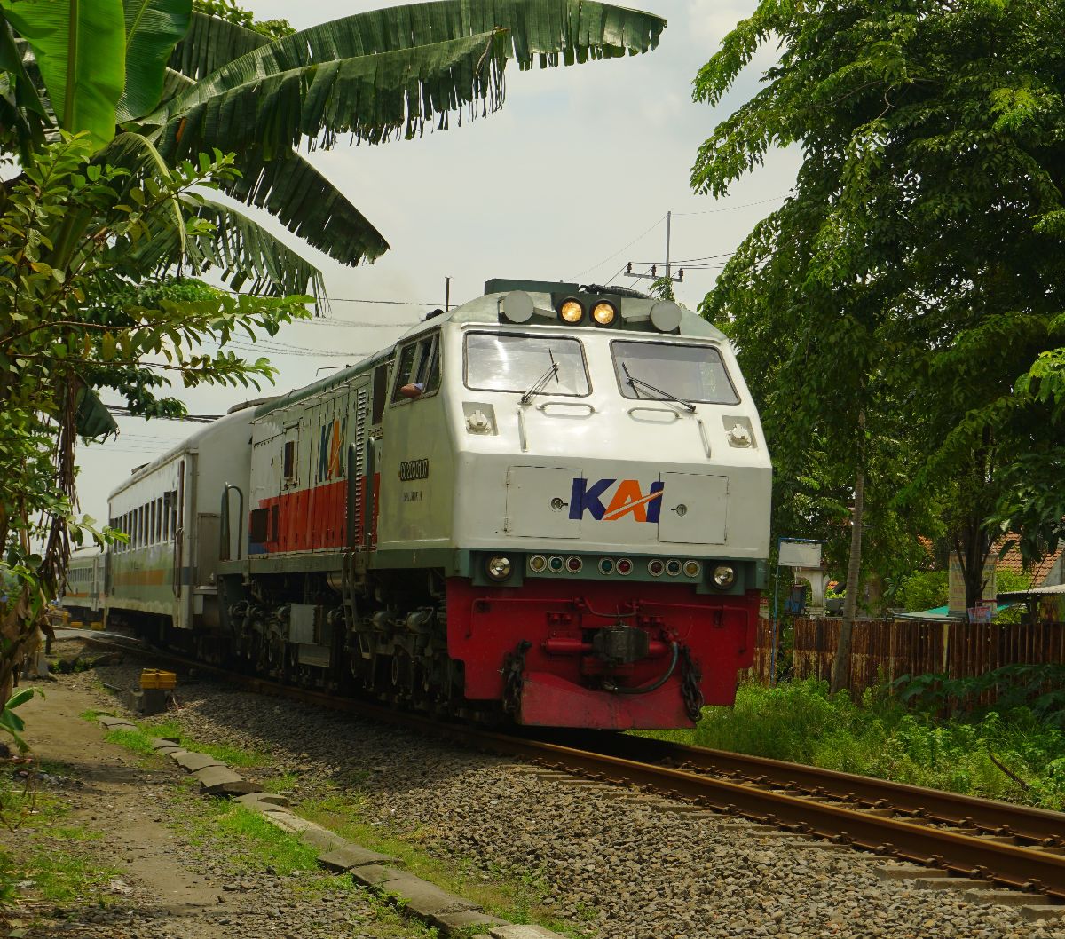 Momen Haru Anak Masinis Panggil Ayahnya saat Kereta Lewat, Bikin Mewek Netizen