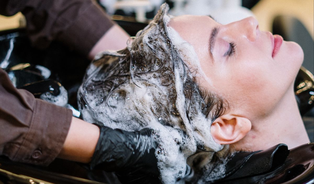 Gunakan Shampo dan Conditioner