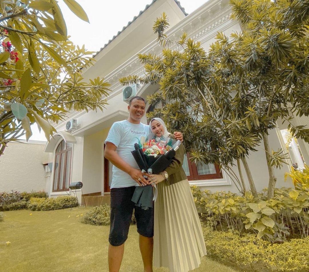 9 Potret Rumah Luluk Nuril Seleb TikTok yang Viral Usai Marahi Siswi Magang, Kamarnya Bikin Melongo