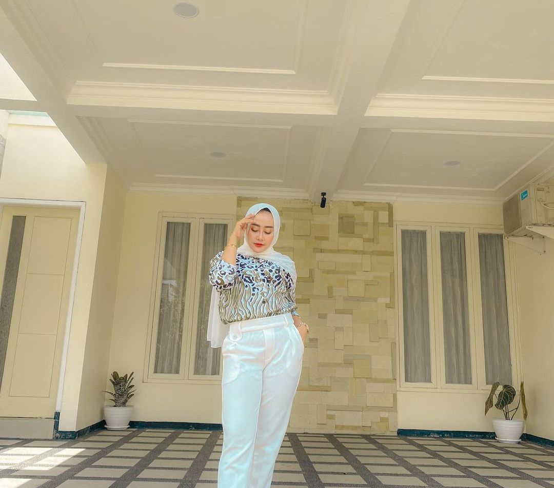 9 Potret Rumah Luluk Nuril Seleb TikTok yang Viral Usai Marahi Siswi Magang, Kamarnya Bikin Melongo