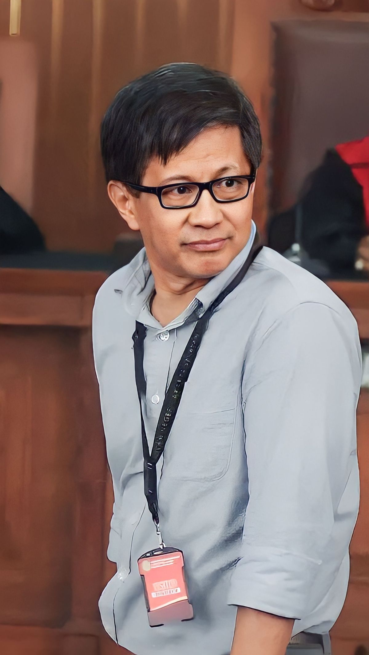 Momen Rocky Gerung Dilabrak Wanita Cantik Usai Diperiksa di Mabes Polri: Nggak Boleh Sentuh<br>