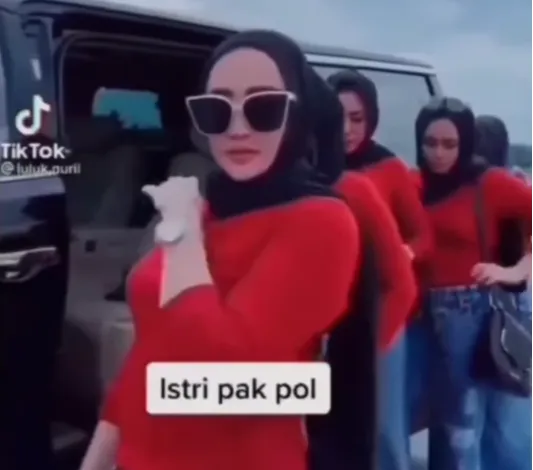 Terkuak Jejak Digital Luluk Seleb TikTok Istri Bripka Nuril, Liburan Dikawal Patwal