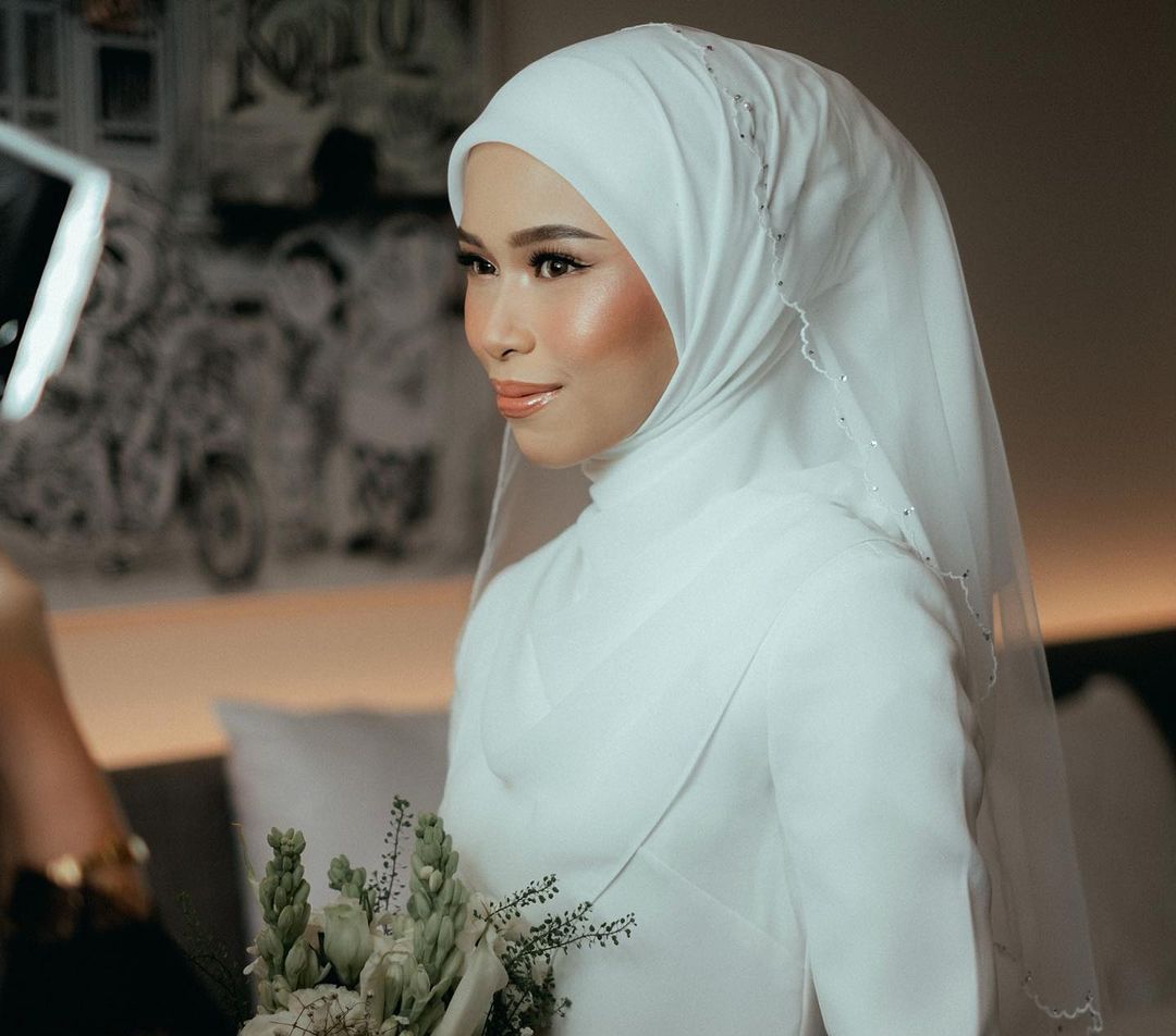 Inspirasi Look Elegan Pengantin Hijab ala Negeri Jiran