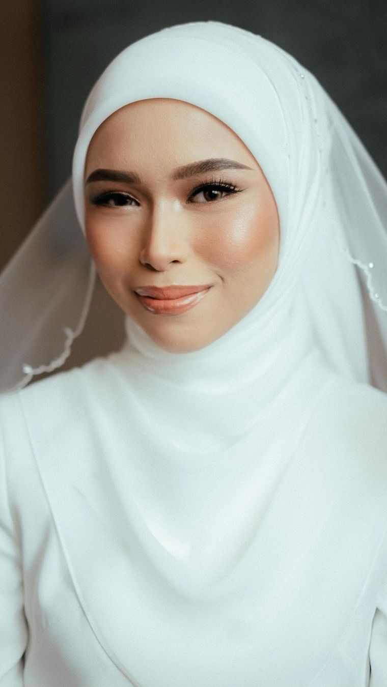 Inspirasi Look Elegan Pengantin Hijab ala Negeri Jiran