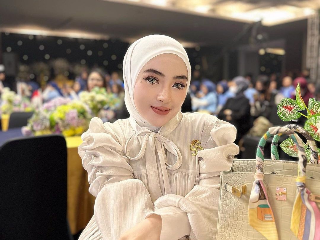 Spill Harga Outfit Geng Arisan Lady Boss Indonesia yang Bikin Jiwa Kismin Meronta, Ratusan Juta sampai Miliaran!