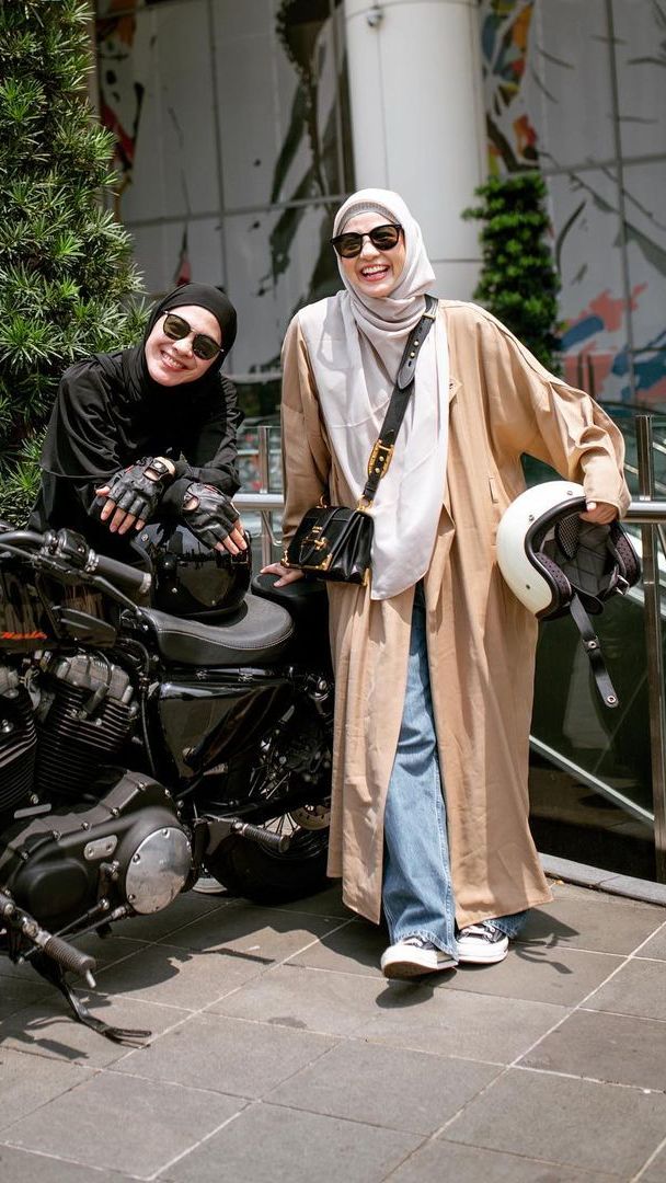 Adu Gaya Dua Bestie Fashionable Natasha Rizky dan Dian Ayu, Siapa Lebih Kece?