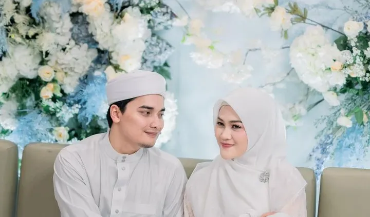 "Dear Alvin & Keluarga, aku ingin mengabarkan kabar kalau aku insyaAllah akan berkeluarga lagi dalam waktu dekat. Sekiranya dengan ikhlas ikut mendoakan. Aku minta maaf jika ada perbuatan atau tindakan aku yang pernah melukai,"
