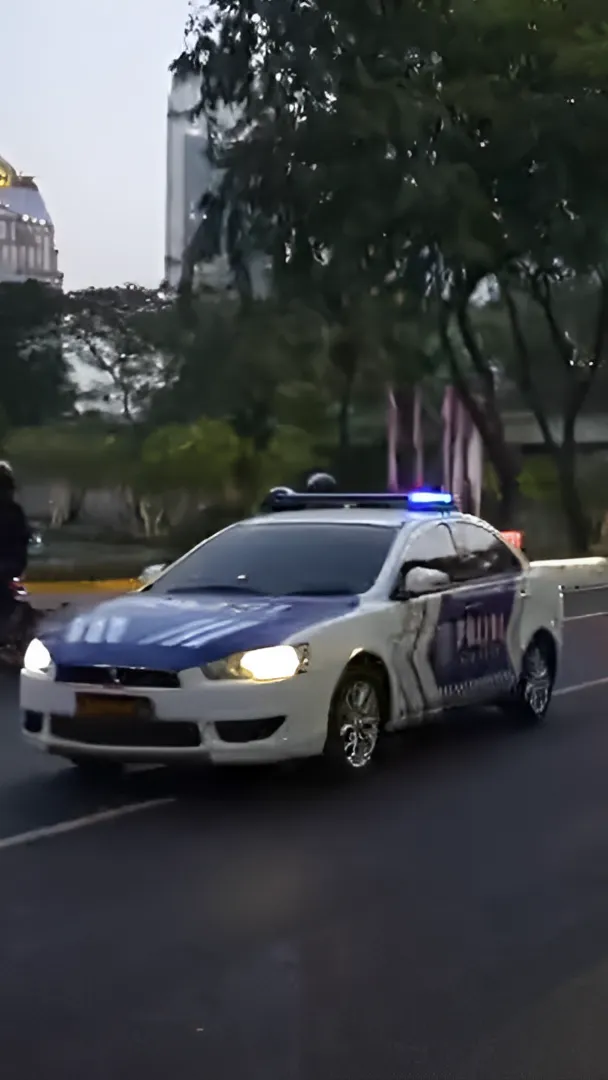 Heboh Mobil Patwal Polisi Diteriaki Terobos Iring-iringan Delegasi KTT ASEAN, Ternyata Ini Alasannya<br>