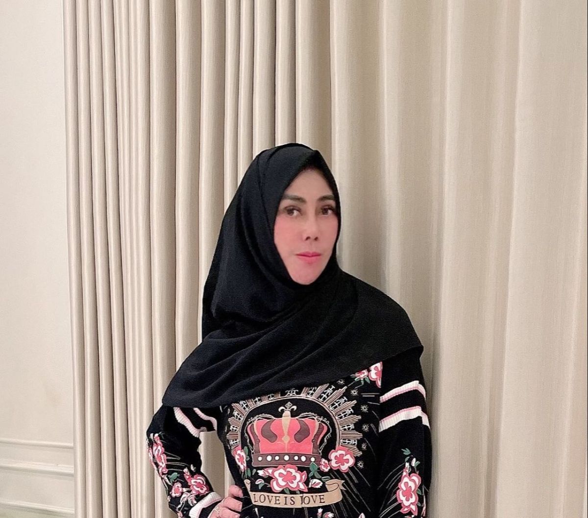 Ibu Artis Ini Disebut Bak Seumuran Sama Anak, Ternyata Potret Lawasnya Tak Kalah Manglingi!