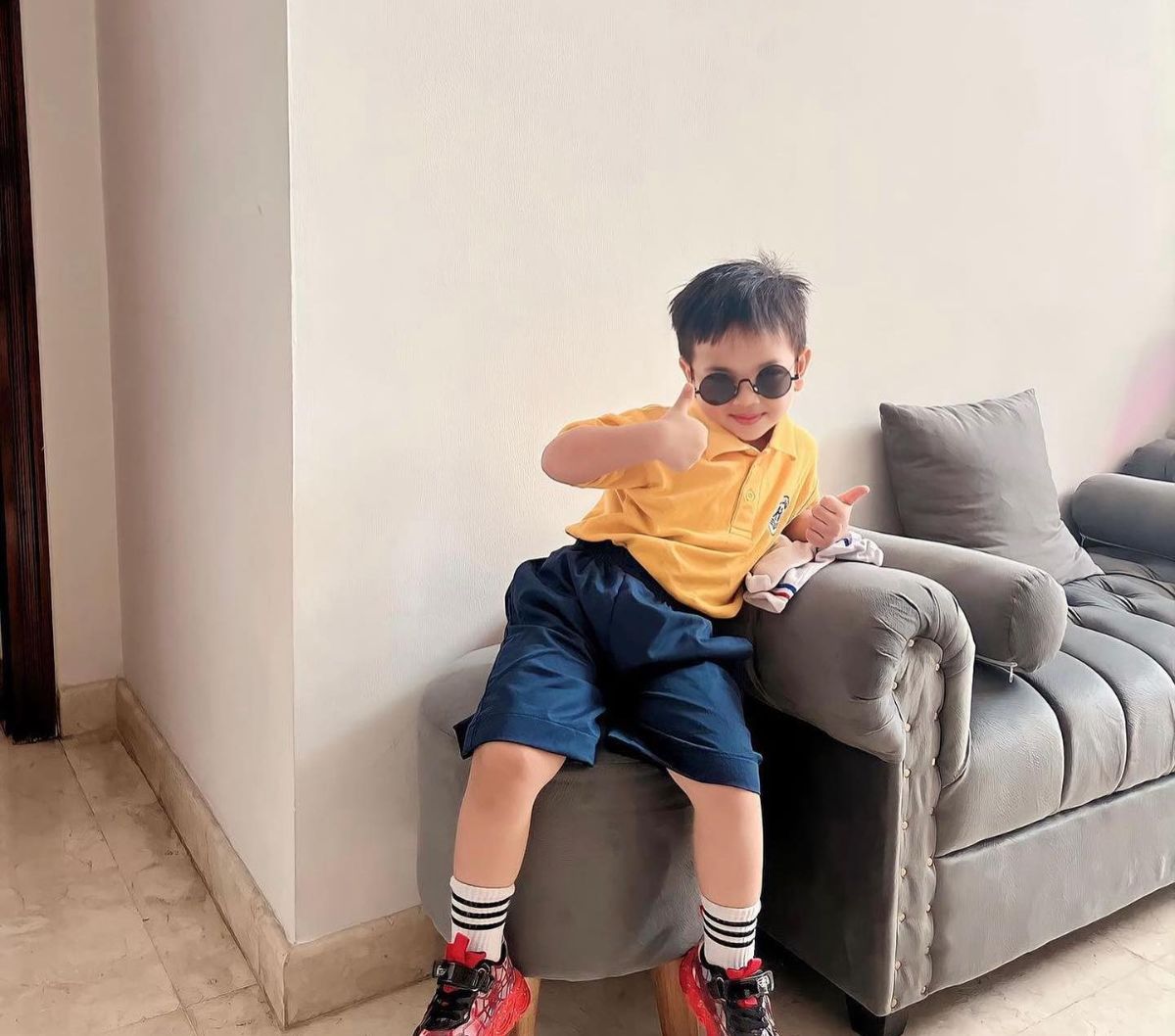 Potret Gala Sky Anak Mendiang Vanessa Angel yang Kini Sudah Sekolah, Masih Sempat Ngaca Sebelum Berangkat