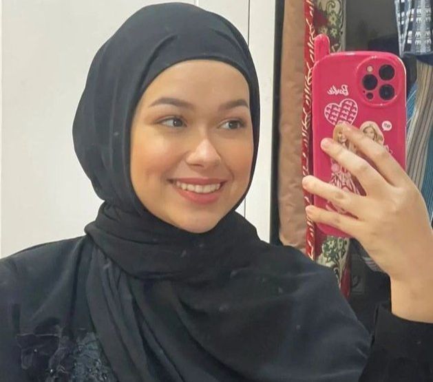 Bikin Pangling, Potret Rebecca Klopper Pakai Hijab dan Gamis