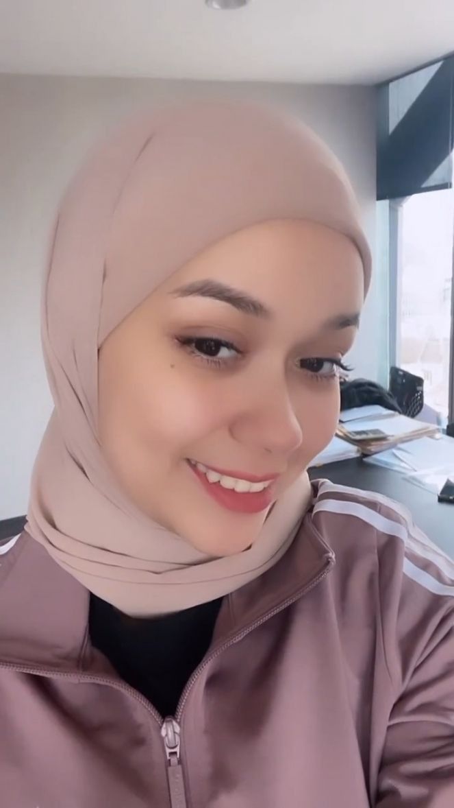 Bikin Pangling, Potret Rebecca Klopper Pakai Hijab Dan Gamis