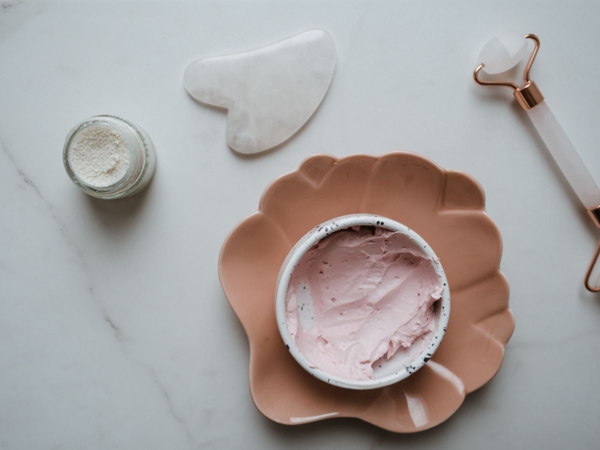 2. Memakai Gua Sha