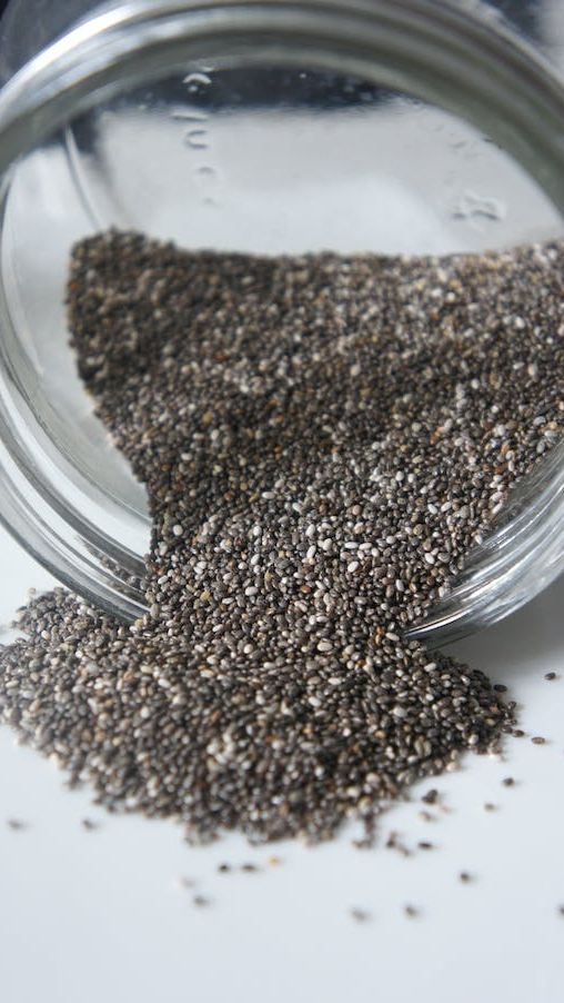 Chia seed, biji-bijian kecil yang telah dikenal luas oleh masyarakat, tidak hanya bermanfaat untuk menurunkan berat badan, tetapi juga memiliki sejumlah manfaat kesehatan lainnya.