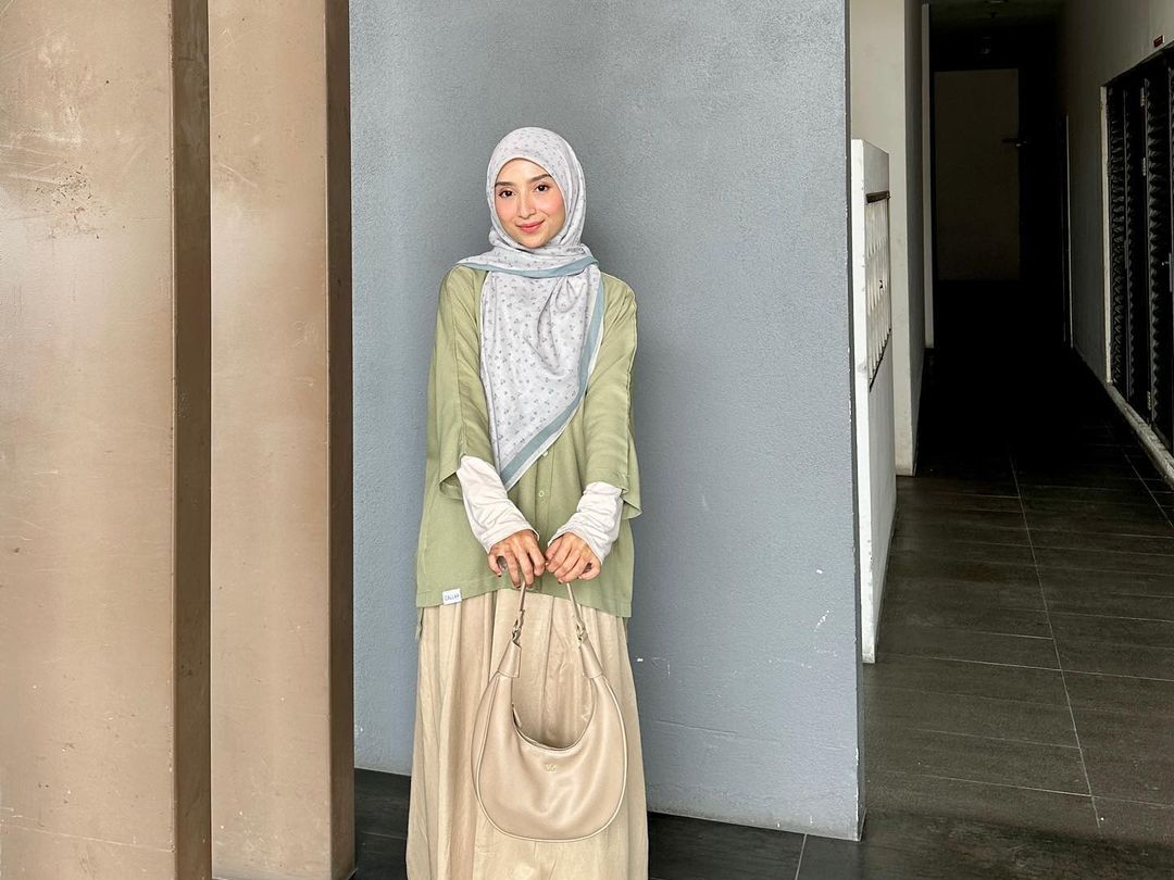 'Sat Set' Banget, Tutorial Hijab Anggun Menutup Dada