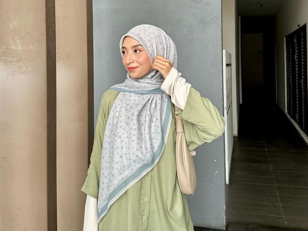 'Sat Set' Banget, Tutorial Hijab Anggun Menutup Dada