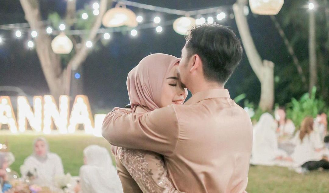 Rayakan Ulang Tahun Istri