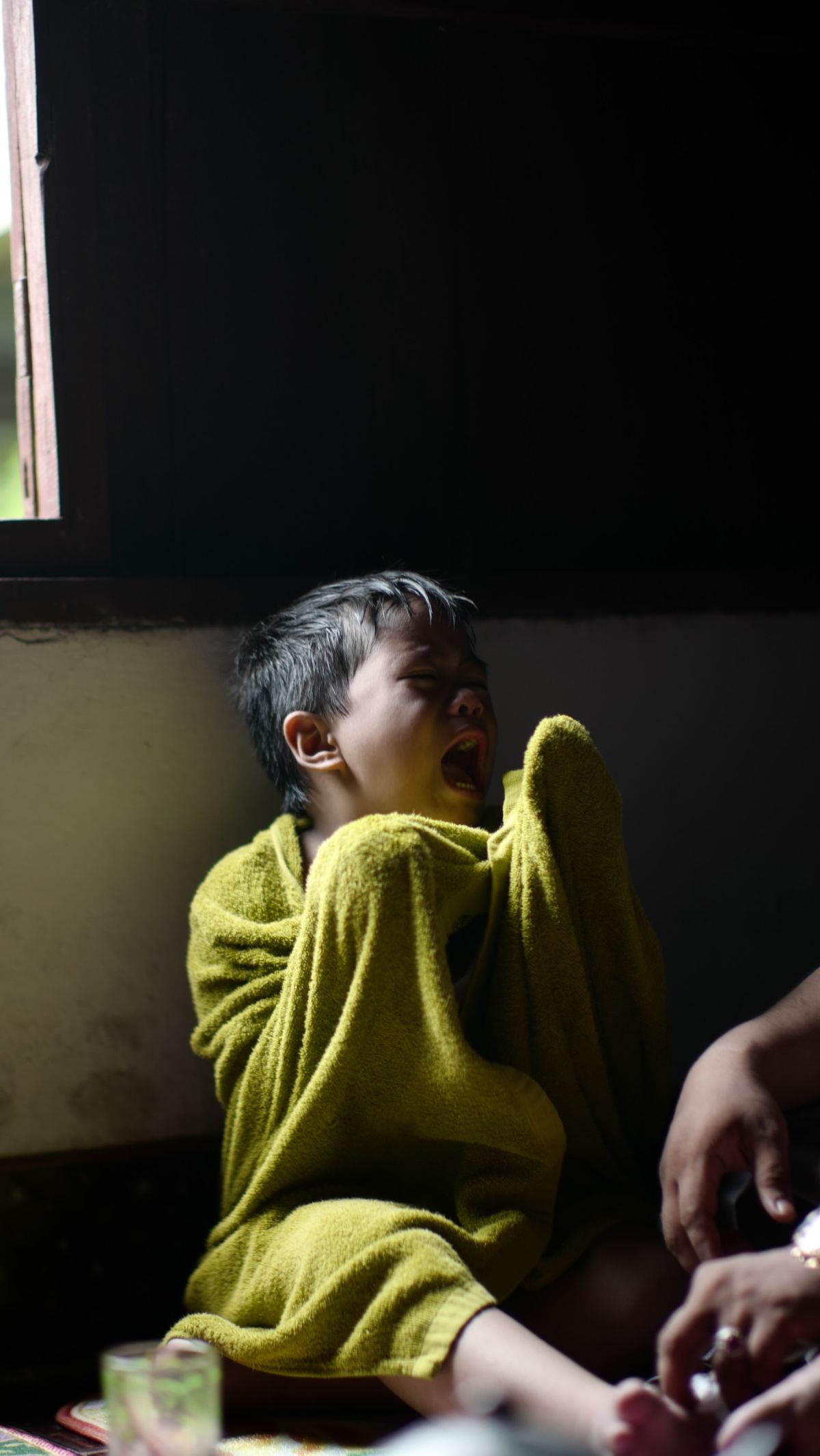 Membantu anak belajar merespons dengan tepat terhadap kemarahan dan emosi negatif lainnya akan memiliki dampak positif pada kehidupan mereka di rumah dan di sekolah.