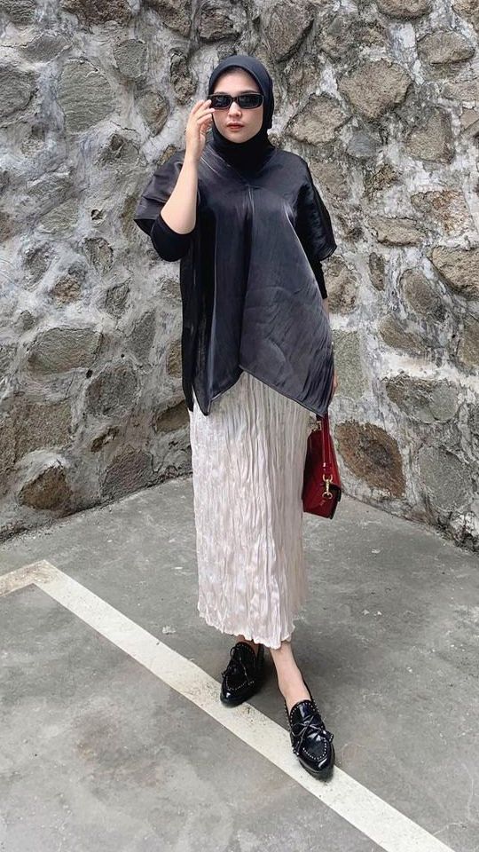 Layering dengan Vest, Tampilan Kaus Auto Naik Kelas