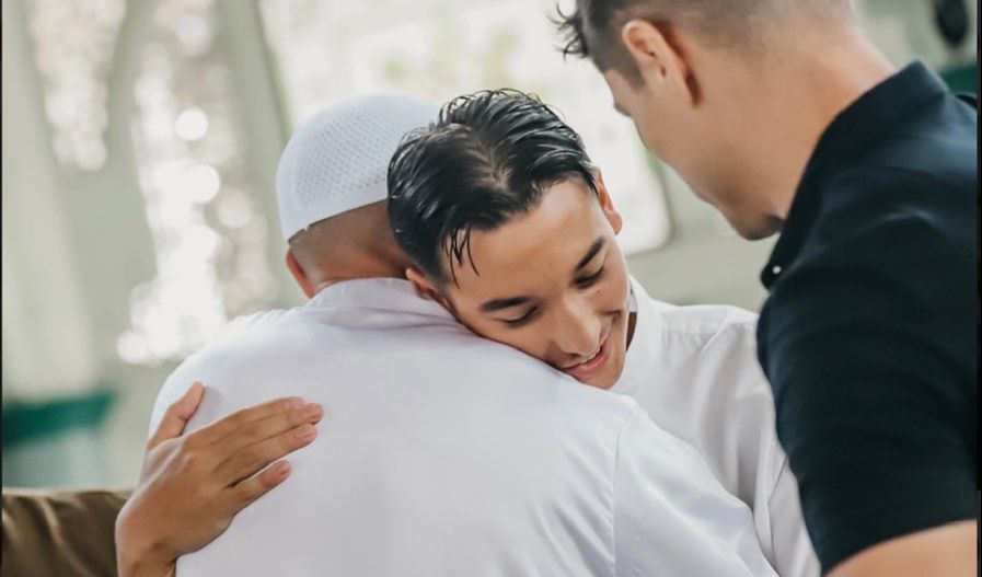 "Semoga Tuhan memberi saya berkah dan kekuatan untuk awal baru saya,"