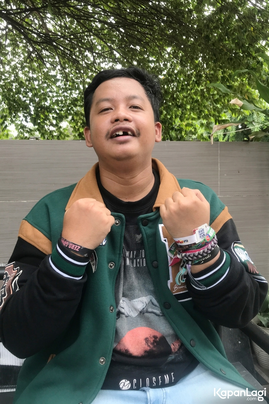 Dustin Yang Delapan Foto Dustin Tiffani yang Mengungkap Pendapatannya Mencapai ...
