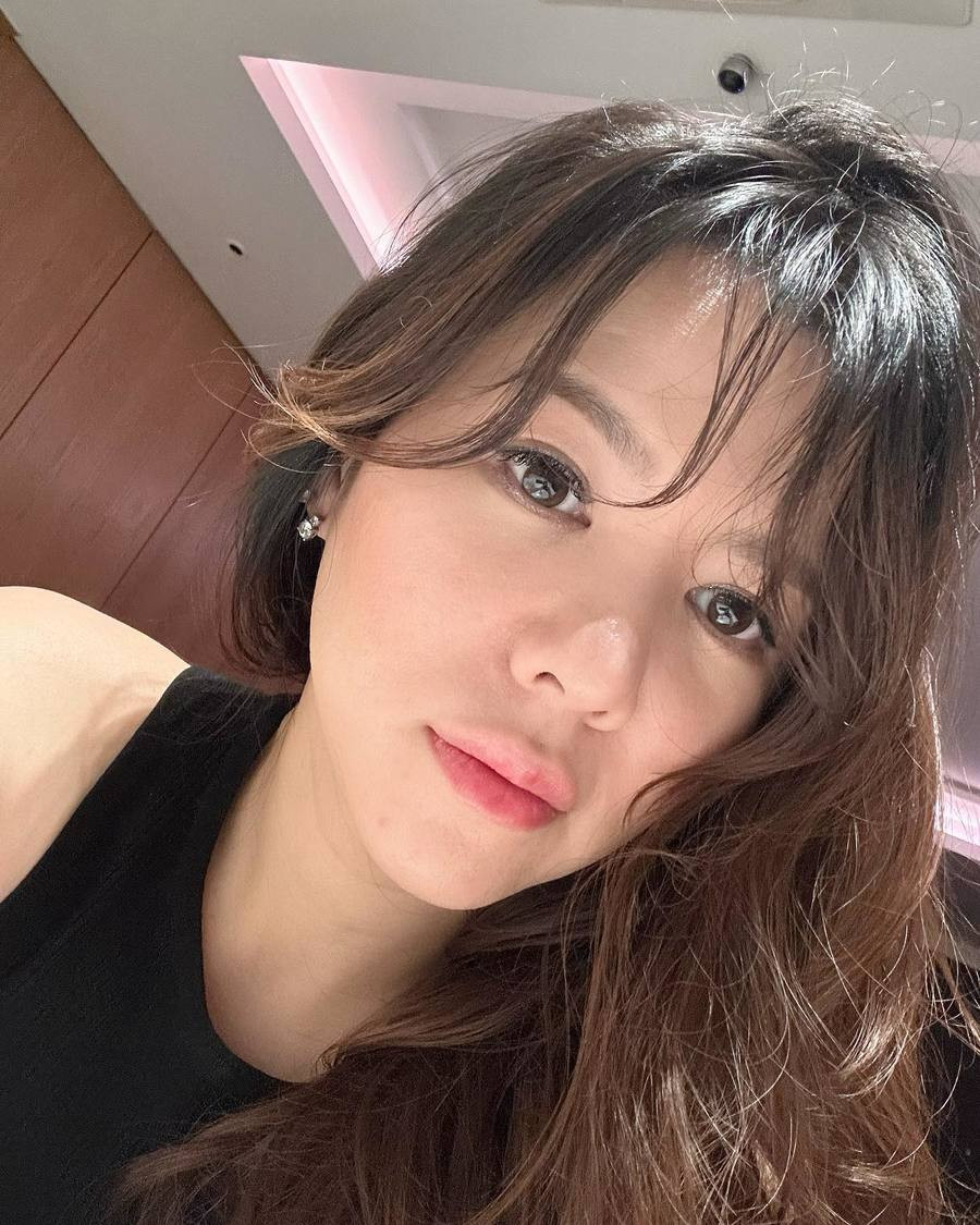Itulah deretan foto Julie Taslim yang cantik dan menawan di usia yang hampir 40 tahun.