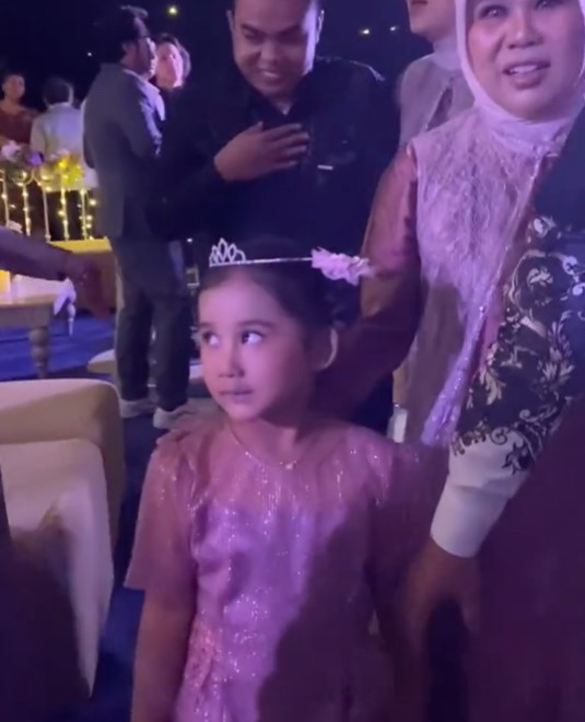 Bintang kini tumbuh jadi gadis kecil yang cantik banget.
