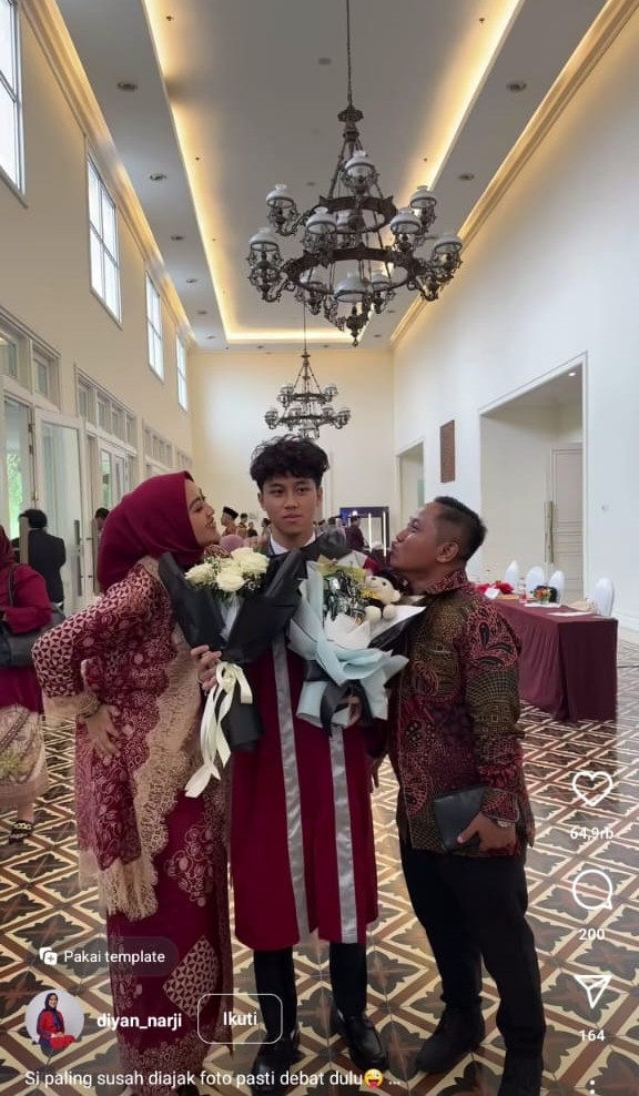 Anak sulung Narji bernama Sena itu baru saja tamat SMP dan menggelar wisuda.