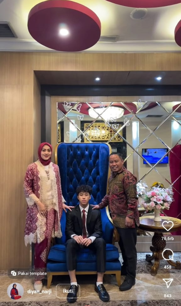 Parasnya pun dipuji sangat tampan mirip pesepak bola, Rafael Struick.