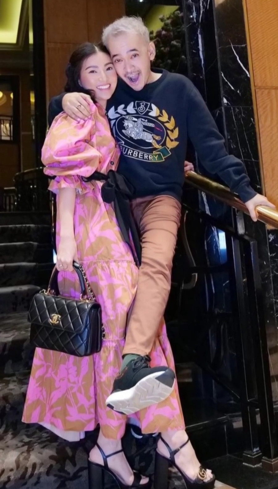 Mereka pun kerap berbagai momen romantis dan bucin. Salah satu couple goals di kalangan selebritis.