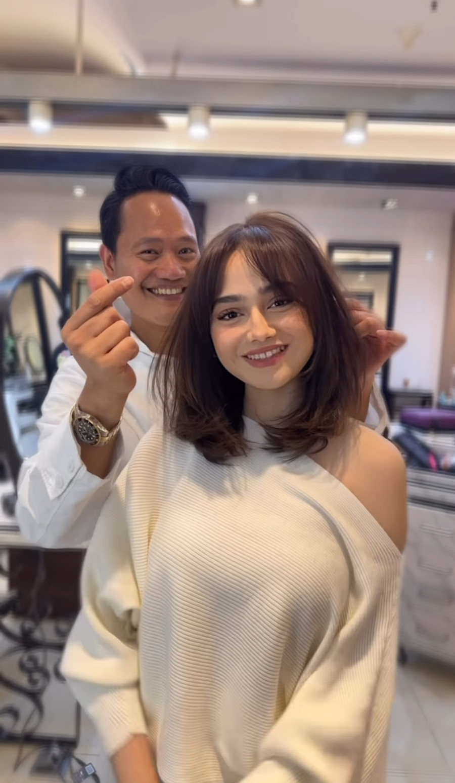 Syifa pun tampak puas dengan rambut barunya tersebut. Cantik banget ya!
