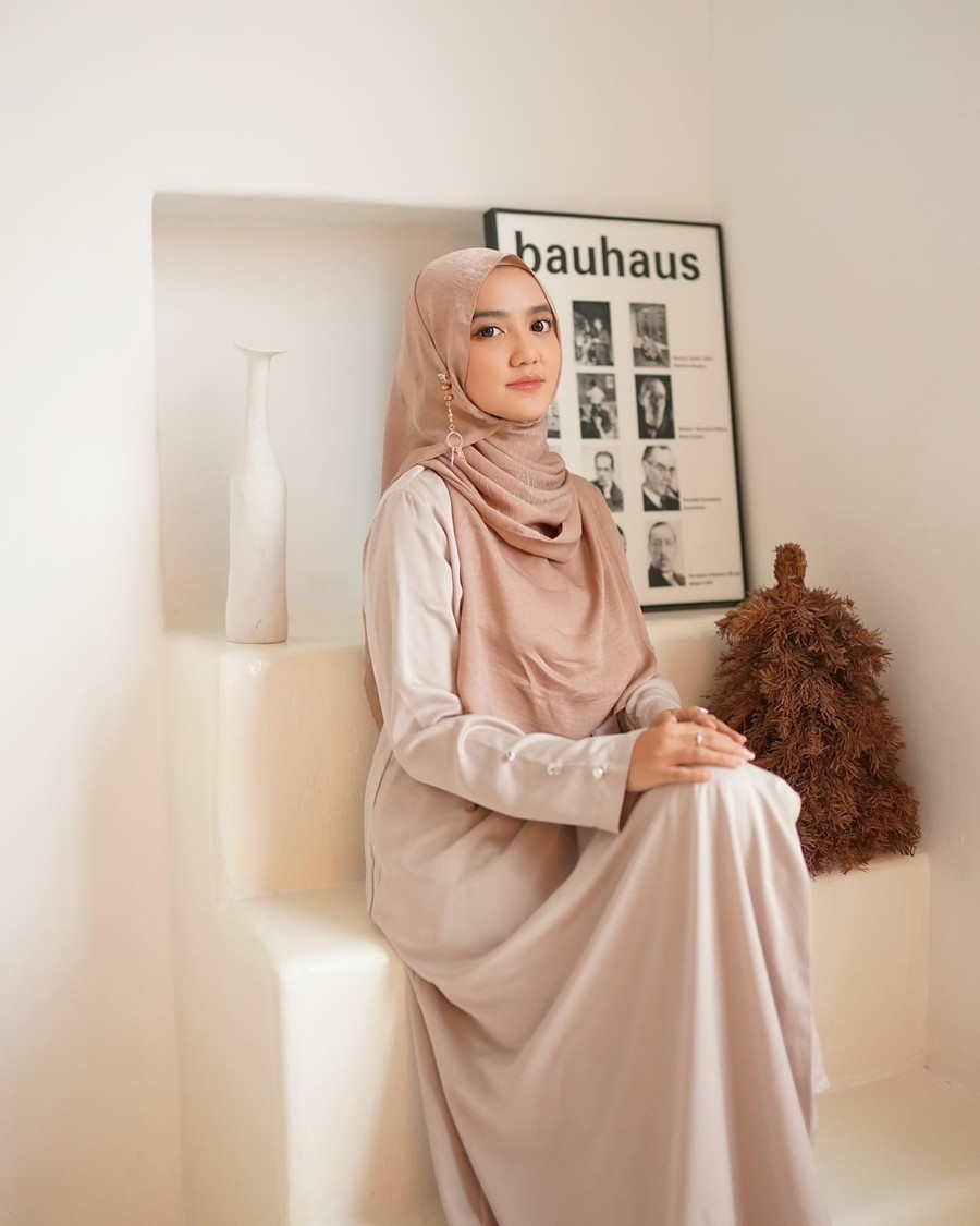 Bisnis Wirda Mansur yang pertama bergerak di bidang kosmetik yang diberi nama PT Wirdamae Grup Indonesia.