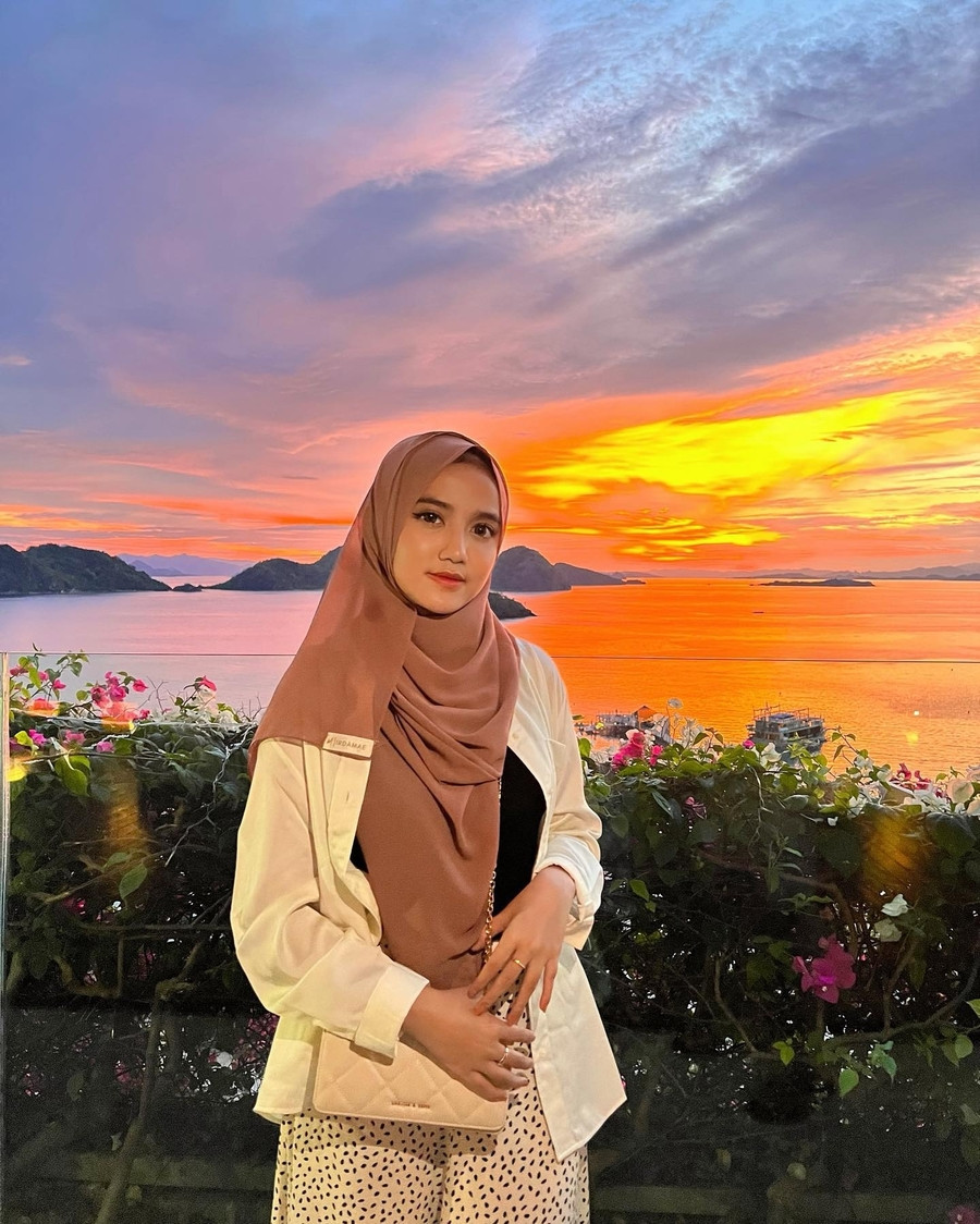 Ada bidang fashion. Brand fashion Wirda sendiri diberi nama Wirdamae Fashion yang merupakan gabungan dari namanya dan sang ibu.